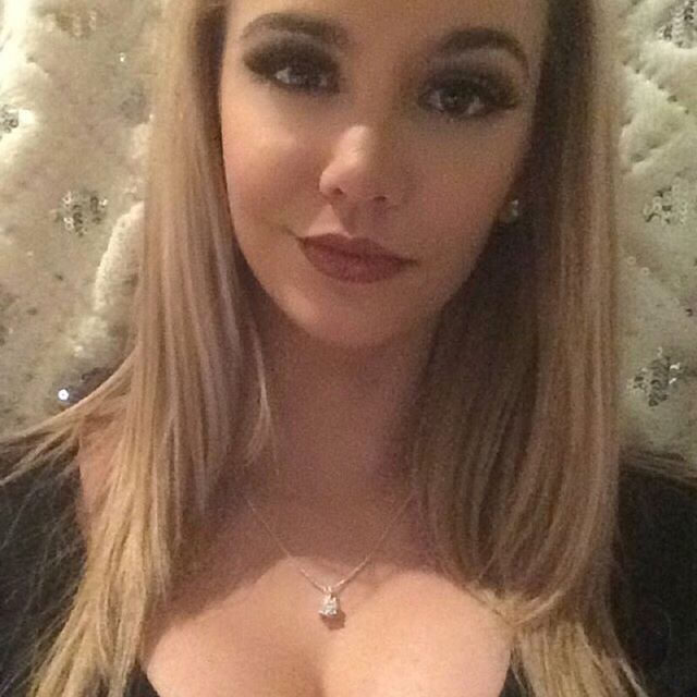 Caitlin Arnett taking a selfie