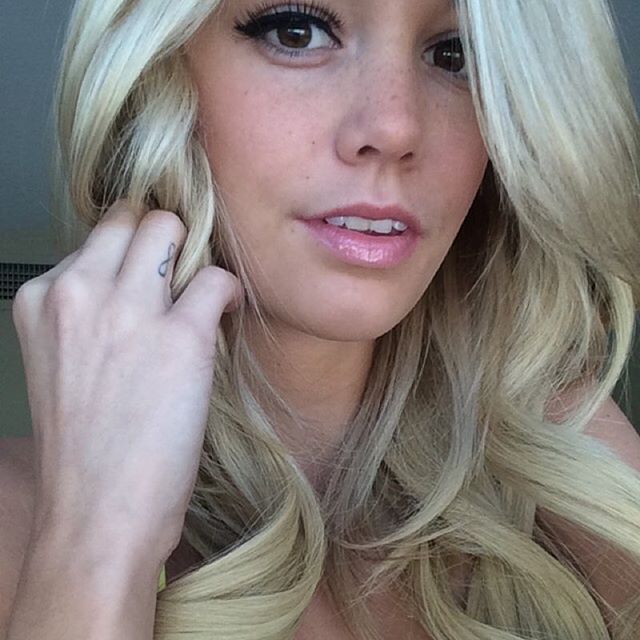 Caitlin Arnett taking a selfie