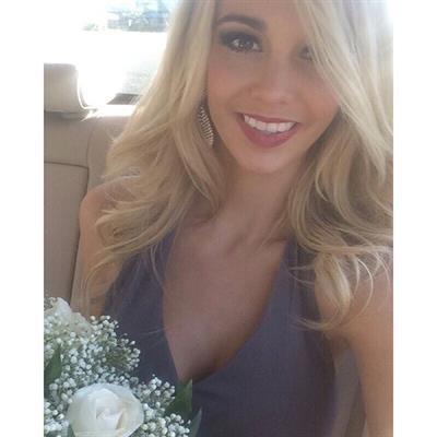 Caitlin Arnett taking a selfie