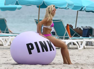 Rachel Hilbert Bikini Pictures Rachel Hilbert in a bikini