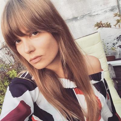 Caroline Brasch Nielsen taking a selfie