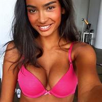 Kelly Gale in lingerie taking a selfie