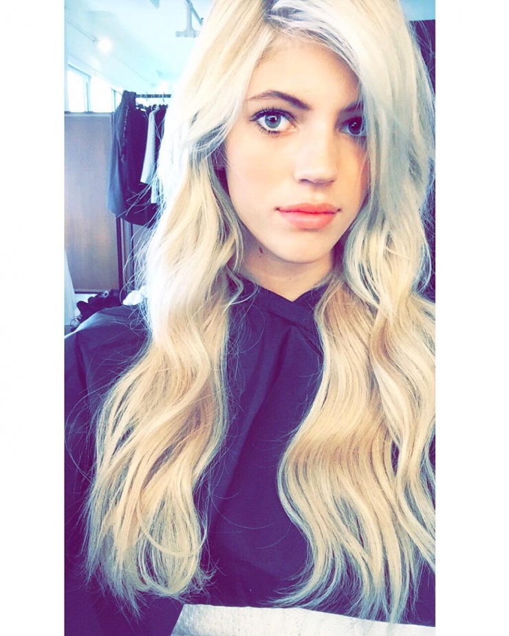 Devon Windsor taking a selfie