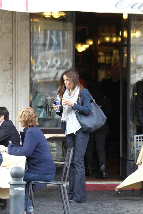 Kate Beckinsale On Set of The Face of an Angel in Rome November 11-2013 