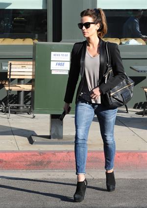 Kate Beckinsale heads out to lunch in Brentwood 11/7/12