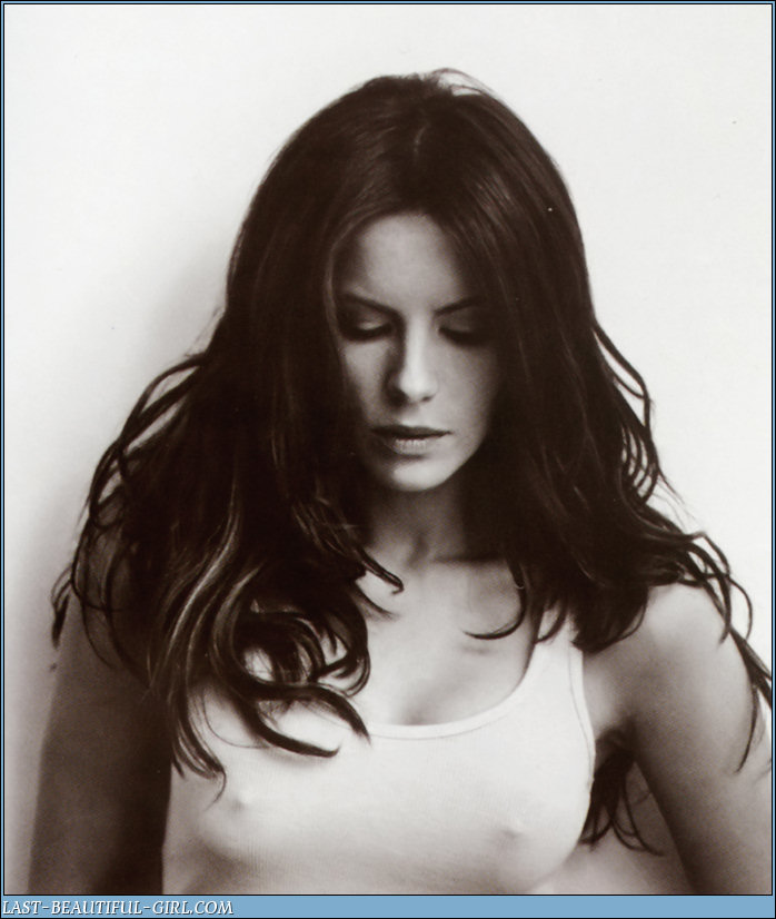 Kate Beckinsale - breasts