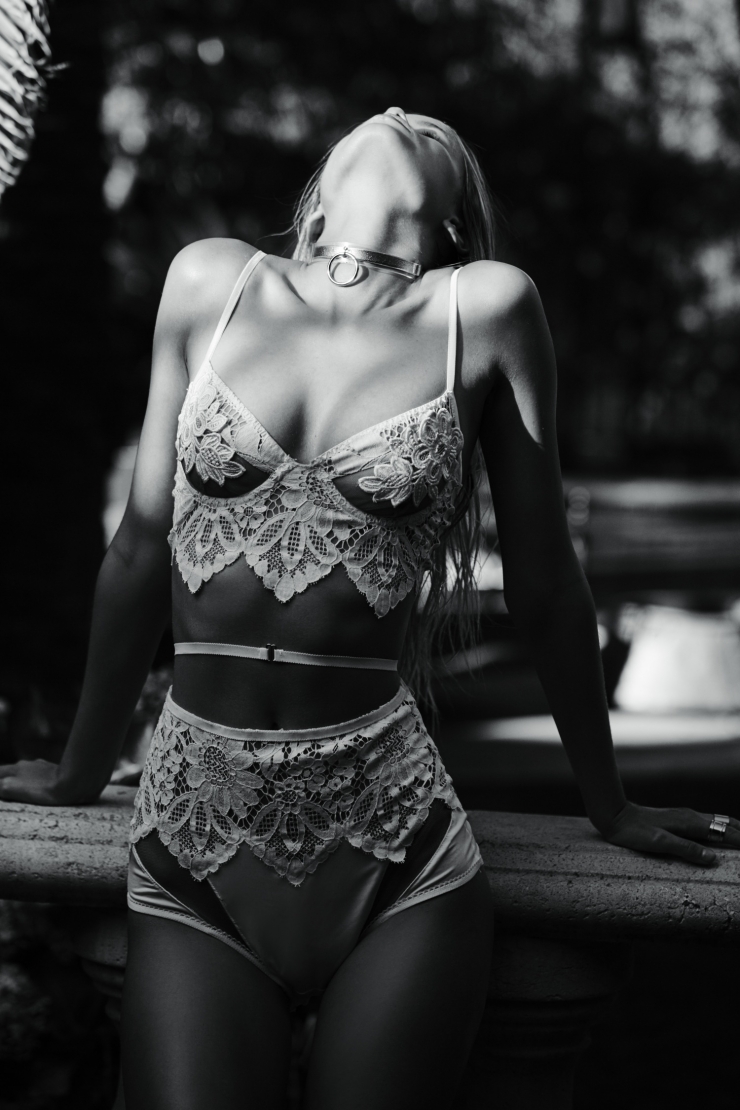 Frida Aasen in lingerie