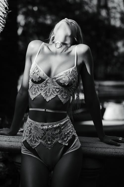 Frida Aasen in lingerie