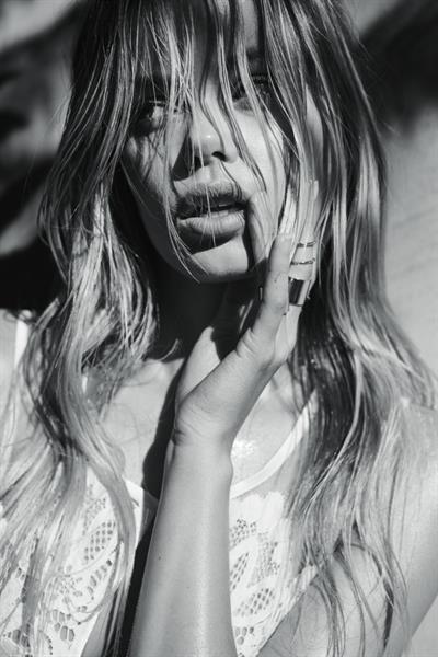 Frida Aasen in lingerie