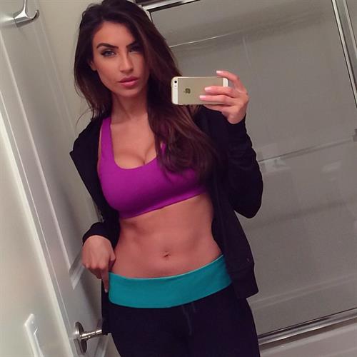 Kelly Karloff taking a selfie