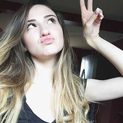 Christina Marie Harris taking a selfie