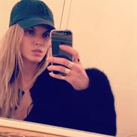 Maryna Linchuk taking a selfie