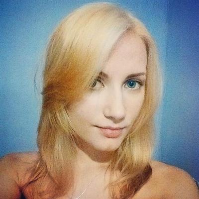 Natasha Firsakova taking a selfie