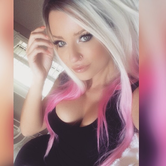 Sheala Foster taking a selfie