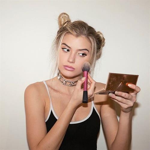 Alissa Violet