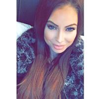 Laura Carter taking a selfie