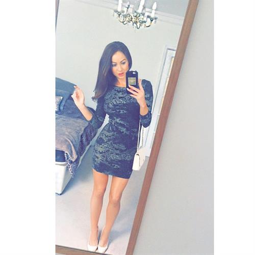 Laura Carter taking a selfie