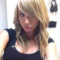 Sara Jean Underwood taking a selfie