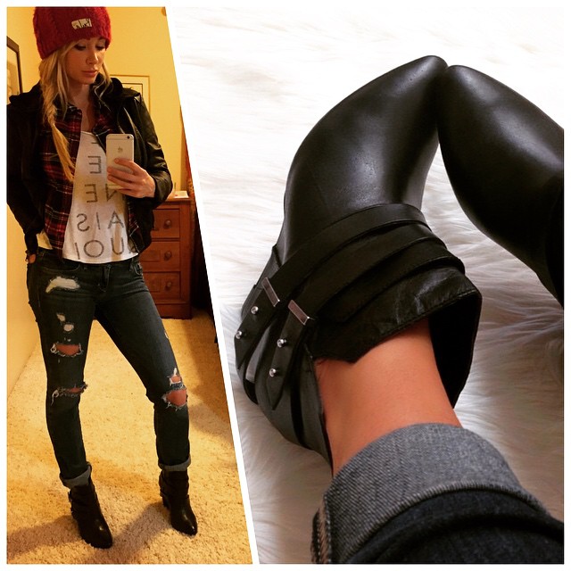 Sara Jean Underwood taking a selfie