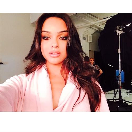 Lisa Ramos taking a selfie