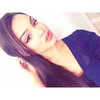 Lisa Ramos taking a selfie