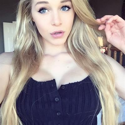 Courtney Tailor taking a selfie