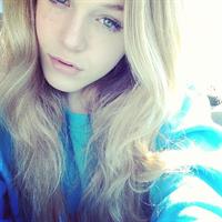 Courtney Tailor taking a selfie