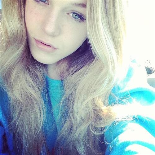 Courtney Tailor taking a selfie