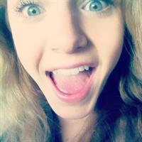 Courtney Tailor taking a selfie