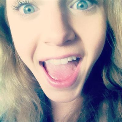 Courtney Tailor taking a selfie