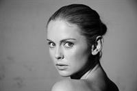 Rose McIver Pictures Rose McIver