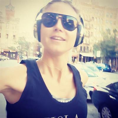 Heidi Klum taking a selfie