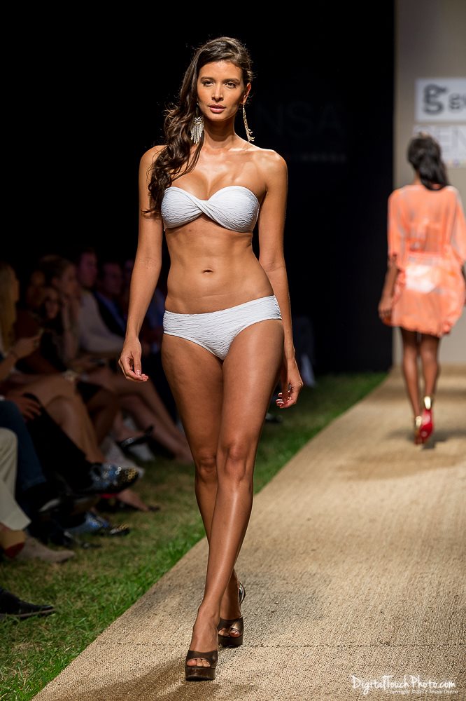 Carolina Betancourth in a bikini