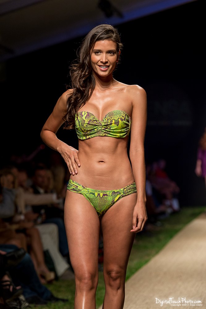 Carolina Betancourth in a bikini