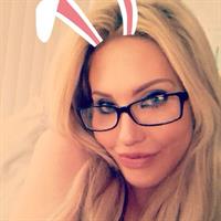 Chloe Rose Lattanzi taking a selfie