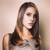 Chloe Rose Lattanzi taking a selfie