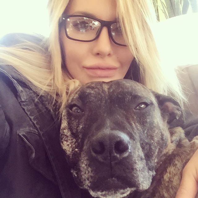 Chloe Rose Lattanzi taking a selfie