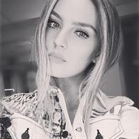 Perrie Edwards taking a selfie