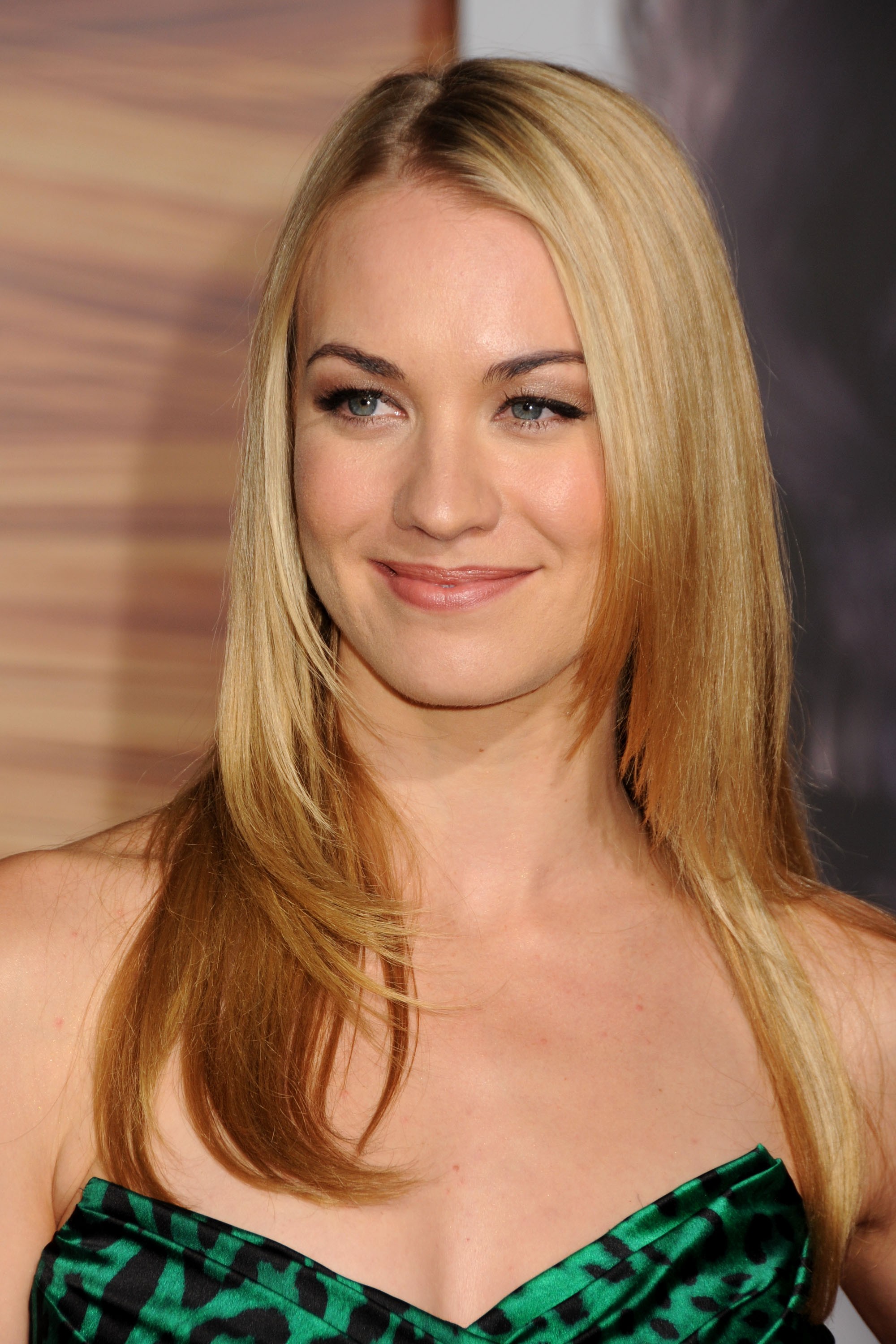 Yvonne Strahovski Images