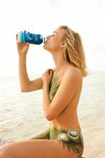 Yvonne Strahovski in body paint