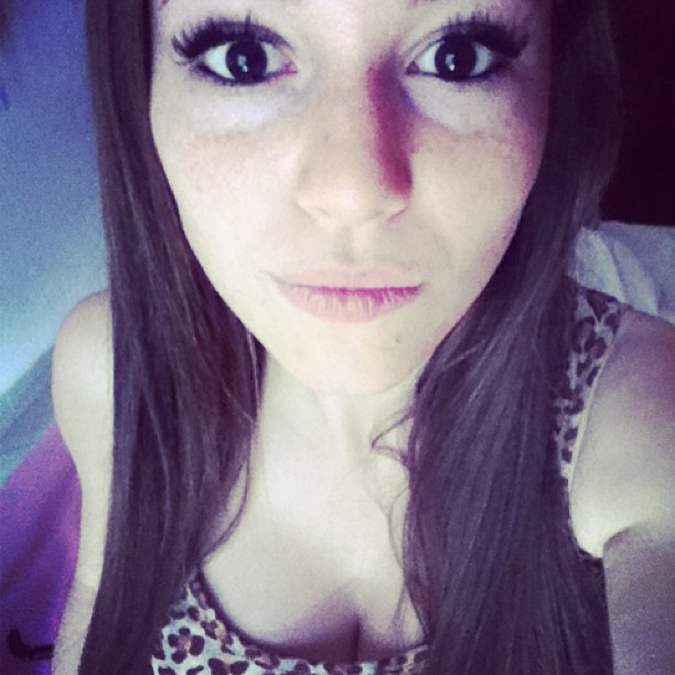 Carolina Neto taking a selfie