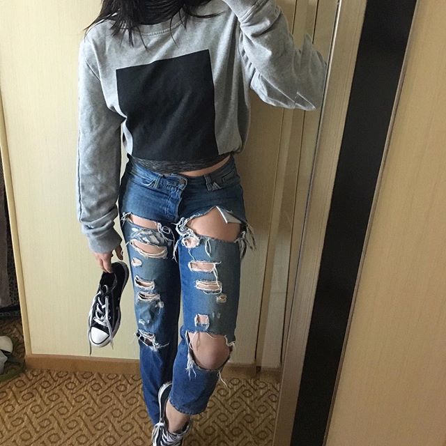 McKayla Maroney taking a selfie