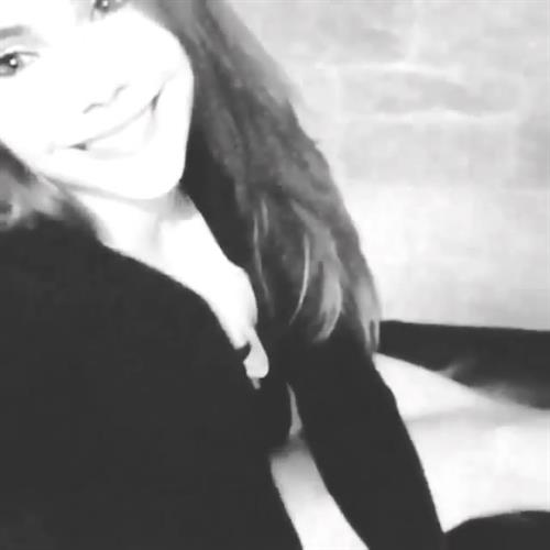 McKayla Maroney taking a selfie