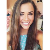 Kassidy Cook taking a selfie