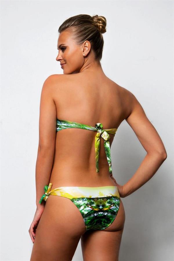 Elisandra Tomacheski in a bikini - ass