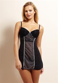 Elisandra Tomacheski in lingerie