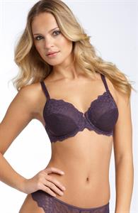 Elisandra Tomacheski in lingerie