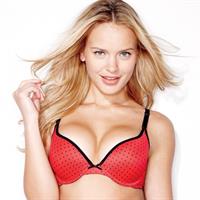 Elisandra Tomacheski in lingerie