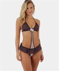 Elisandra Tomacheski in a bikini