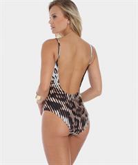 Elisandra Tomacheski in a bikini - ass